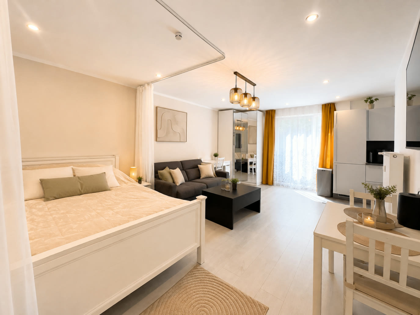 Möbliertes Apartment in Speyer mit Doppelbett, Sofa und Küchenzeile